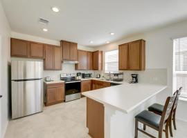 Manor Vacation Rental with Yard 17 Mi to Austin!，位于玛诺的酒店