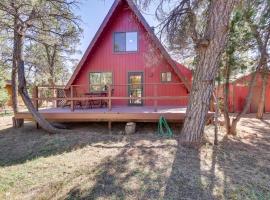 Decks and Fire Pit Rustic-Modern Overgaard Cabin!，位于Overgaard的酒店