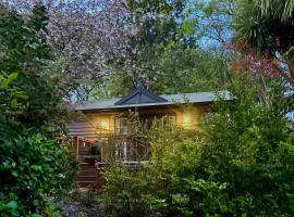 Mountain Cottage in Dandenong Ranges，位于丹德农山的低价酒店