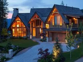 Kadenwood 2951 - Luxury Chalet with Jacuzzi, Heated Pool, & Theatre - Whistler Platinum