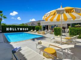 Palm Springs Luxury Home With a POOL, Next to Downtown & Airport，位于棕榈泉的酒店