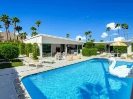 Luxury Palm Springs Home With Pool, Next to Downtown & Airport