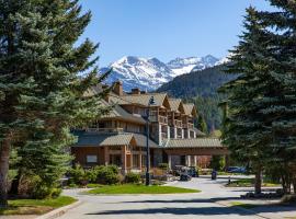 Lakeside Landing - Tranquil Mountain & Lake Views, Near XC Skiing - Whistler Platinum，位于惠斯勒的高尔夫酒店