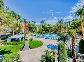 Fabulous Penthouse Apartment LAS VEGAS Strip view with resort amenities! 5 min walk to main attractions! ONLY LONG TERM RENTALS min 30 nights!