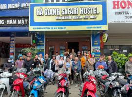 Ha Giang Safari Hostel & Motorbikes，位于河江的酒店