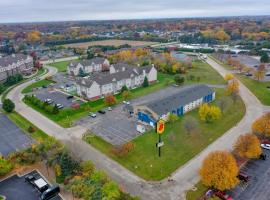 Super 8 by Wyndham Rockford I-90 Casino District，位于罗克福德芝加哥洛克福国际（大罗克福德）机场 - RFD附近的酒店