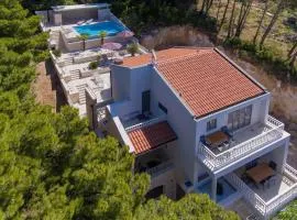 Apartments with a swimming pool Brela, Makarska - 19345