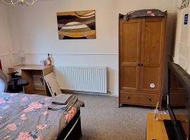 Spacious and Serene Stay near Milton Keynes centre，位于Willen的酒店