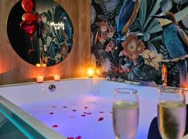 Suite Passion - Jacuzzi Spa - Table de massage - 1 Chambre，位于圣艾蒂安的酒店