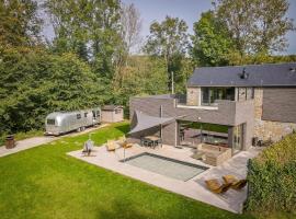 Le Fermage - logement avec piscine, sauna et jacuzzi，位于Vincon的酒店