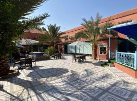 فندق ادوماتو ADOMATo HOTEl，位于Dawmat al Jandal的酒店