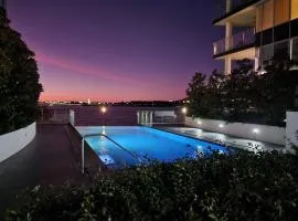 Lakefront Views on the foreshore