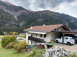 Ferienwohnung im Herzen Graubündens，位于Surava的酒店