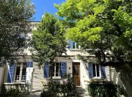 Maison de caractère avec jardin arboré en Avignon