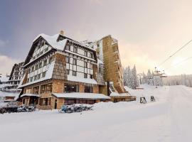 Grey Hotel Kopaonik，位于科帕奥尼克的带泳池的酒店