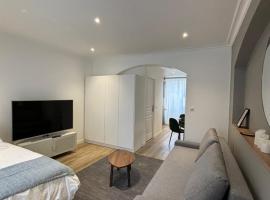 Le Joli Appartement - Parking Gratuit, Wifi, RER C Choisy-le-Roi，位于舒瓦西勒鲁瓦的酒店