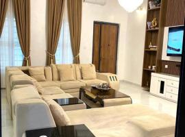 Urban Retreat Luxury Shortlet Apartment Lekki Lagos，位于莱基的公寓