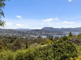 The View 2 bed unit with stunning Hobart outlook