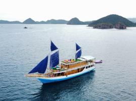 Boats Open Trip Komodo 3D2N，位于纳闽巴霍的酒店