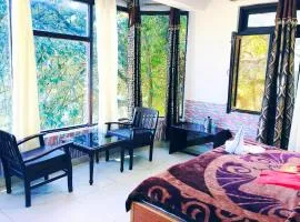 HOTEL HOLIDAY PLAZA DALHOUSIE - Near Ghandhi Chowk Mall Road