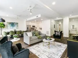 Spacious Luxury 4BR Condo Moments from French Quarter