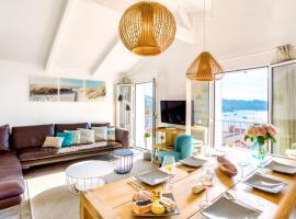 #40 Bright sea view suite for 6 2mins walk port & sea，位于滨海自由城的公寓