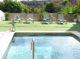 Villa Alto Arena piscina privada climatizada，位于因赫尼奥的别墅
