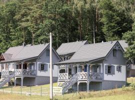 Domki pod Kapeluszem nad jeziorem Patulskim,Kaszuby z opcją balii，位于Pierszczewko的乡村别墅