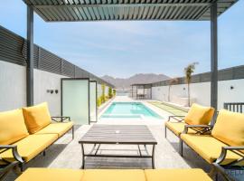 Exclusive Deal! Luxury 4BR Villa on Al Dana Island by Deluxe Holiday Homes，位于富查伊拉的酒店
