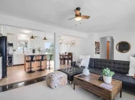 3 bedroom Poolside paradise near Marina