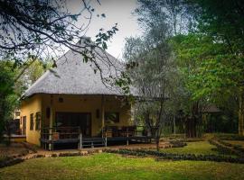 6-person bush villa at Kruger Park entrance Phalaborwa，位于帕拉博鲁瓦的酒店
