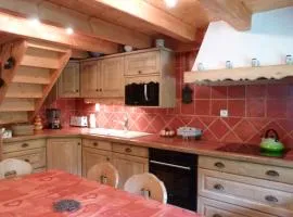 Chalet rénové, 9 personnes, 3 chambres, 1 mezzanine - CH09