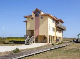 Oceanfront, Close to Beach Access, Ocean Views, Sun Decks, BS7, Bernices Dream