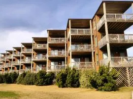 OCEANFRONT, 1 BR, Ocean Views, Community Pool and Beach Accesses, C204A, Surfside Paradise