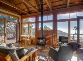 Romantic Ridgetop Escape w/ Hot Tub Near Mendocino