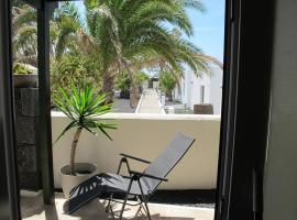 Bungalow LIDO-Playa Roca residence with sea front access - Free AC - Wifi，位于科斯塔特吉塞的公寓