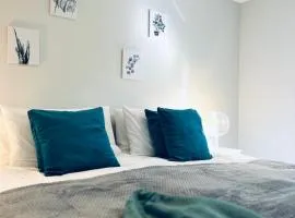 Absolutely Beautiful Hemel Hempstead 2-bedroom for 1-5 Guests - contractors welcome