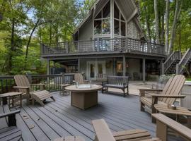 Water's Edge-Lakefront Cabin W/Dock, Views, Etc.，位于Winchester的酒店