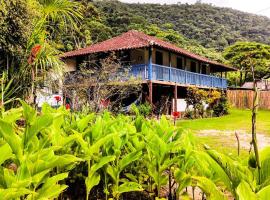 Casa de campo na mata/Piscina/Casemiro de Abreu，位于卡西米鲁-迪阿布雷乌的带停车场的酒店