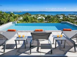 Private Orient Bay Villa with Spectacular Views，位于东方湾法国大街的酒店