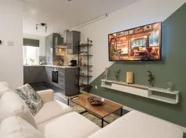 City Vibe Haven - Modern 2 Bed Apartment with High Speed WI-FI