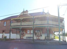 Holmesville Hotel，位于纽卡斯尔的酒店