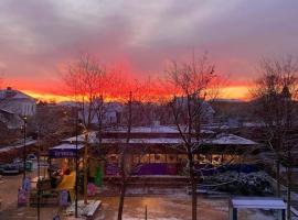 Apartment- Architec designed，位于夏洛滕隆的酒店