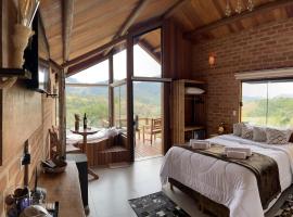 Pousada Ho'oponopono Chalets & Wine，位于萨普卡伊米林的带按摩浴缸的酒店