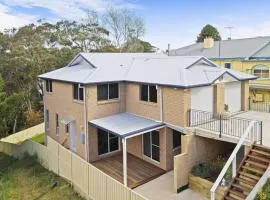 Modern 3-bedroom Katoomba townhouse (nature view)