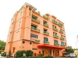 Hotel 678 Cawang powered by Cocotel，位于雅加达哈利姆·珀达纳库苏马机场 - HLP附近的酒店