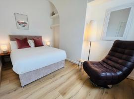 2025 Award Winner Liverpool Peach House - 4 Bedrooms，位于利物浦的乡村别墅