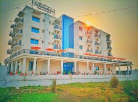 Sambhabana Hotel & Suites，位于塔拉皮斯的酒店