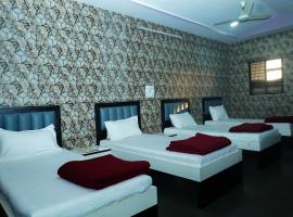 Hotel Triangle, Surat，位于苏拉特的酒店