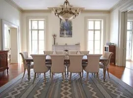 Hamilton Estate - Historic 8BR w Courtyard, Garage